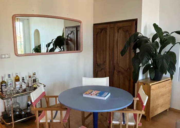 Room In Apartment In Palais Longchamp, Marseille