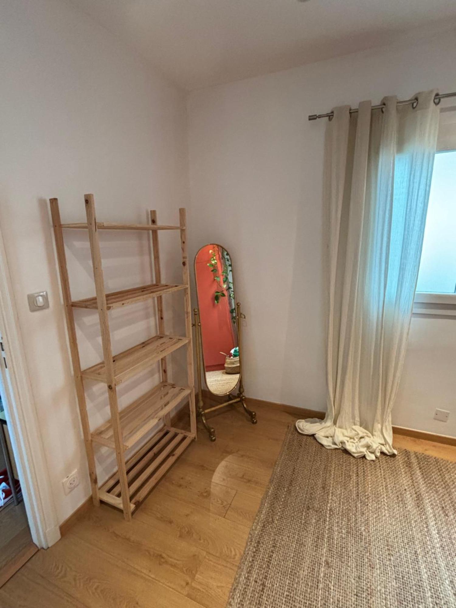 In In Palais Longchamp, Homestay