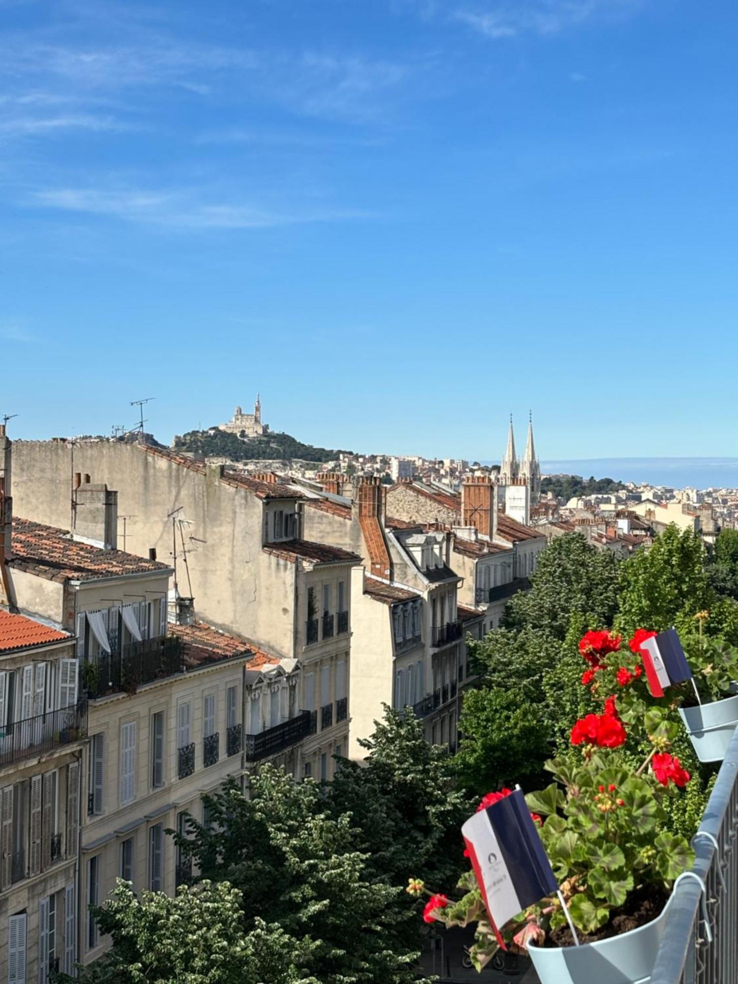 In In Palais Longchamp, Homestay